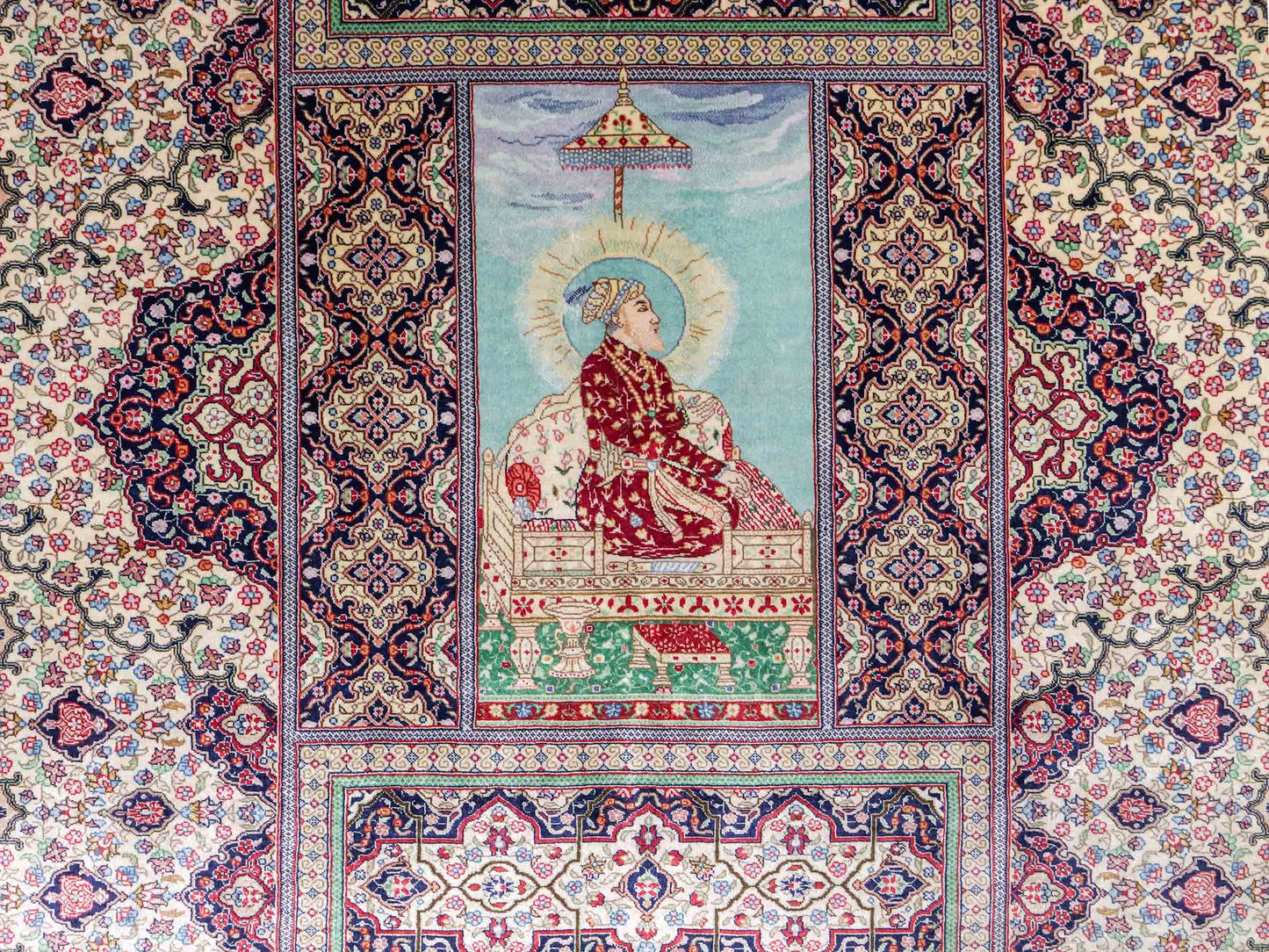 Extrem feiner, handgeknüpfter Khademi Ghom Orientteppich aus purer Seide, beige, braun, creme. 86x64 cm. Verkauf durch Jupiter Intl.