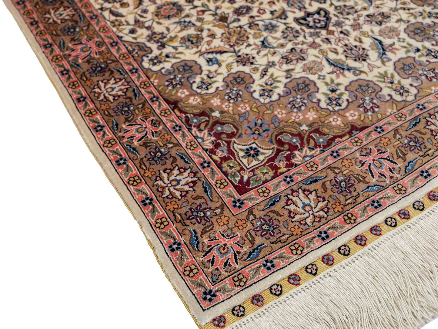 Sehr feiner, handgeknüpfter Khademi Orientteppich mit Ghom Design aus reiner Seide, weiß, creme. 91x62 cm. Vertrieb durch Jupiter Intl.