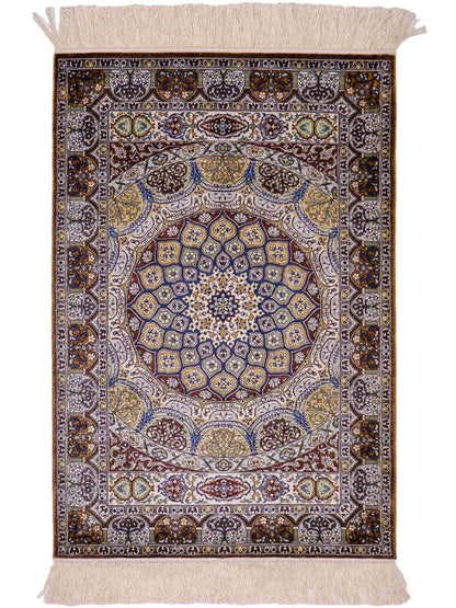 Sehr feiner, handgeknüpfter Khademi Orientteppich mit Ghom Design aus reiner Seide, braun, multicolor. 92x62 cm. Vertrieb durch Jupiter Intl.