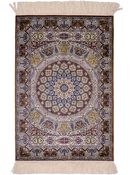Sehr feiner, handgeknüpfter Khademi Orientteppich mit Ghom Design aus reiner Seide, braun, multicolor. 92x62 cm. Vertrieb durch Jupiter Intl.