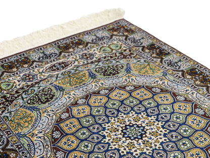 Sehr feiner, handgeknüpfter Khademi Orientteppich mit Ghom Design aus reiner Seide, braun, multicolor. 92x62 cm. Vertrieb durch Jupiter Intl.
