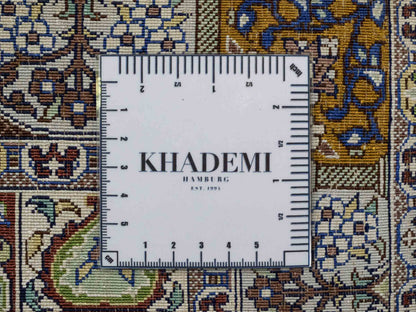 Sehr feiner, handgeknüpfter Khademi Orientteppich mit Ghom Design aus reiner Seide, braun, multicolor. 92x62 cm. Vertrieb durch Jupiter Intl.
