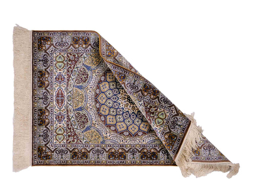 Sehr feiner, handgeknüpfter Khademi Orientteppich mit Ghom Design aus reiner Seide, braun, multicolor. 92x62 cm. Vertrieb durch Jupiter Intl.