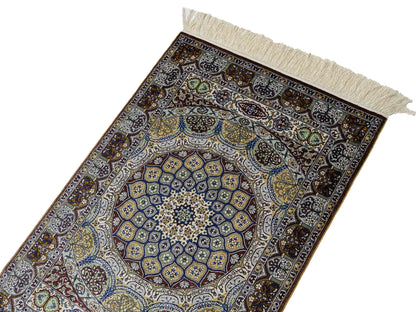 Sehr feiner, handgeknüpfter Khademi Orientteppich mit Ghom Design aus reiner Seide, braun, multicolor. 92x62 cm. Vertrieb durch Jupiter Intl.