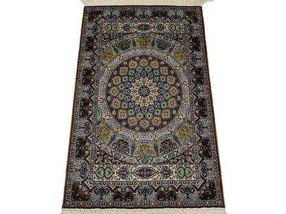 Sehr feiner, handgeknüpfter Khademi Orientteppich mit Ghom Design aus reiner Seide, braun, multicolor. 92x62 cm. Vertrieb durch Jupiter Intl.