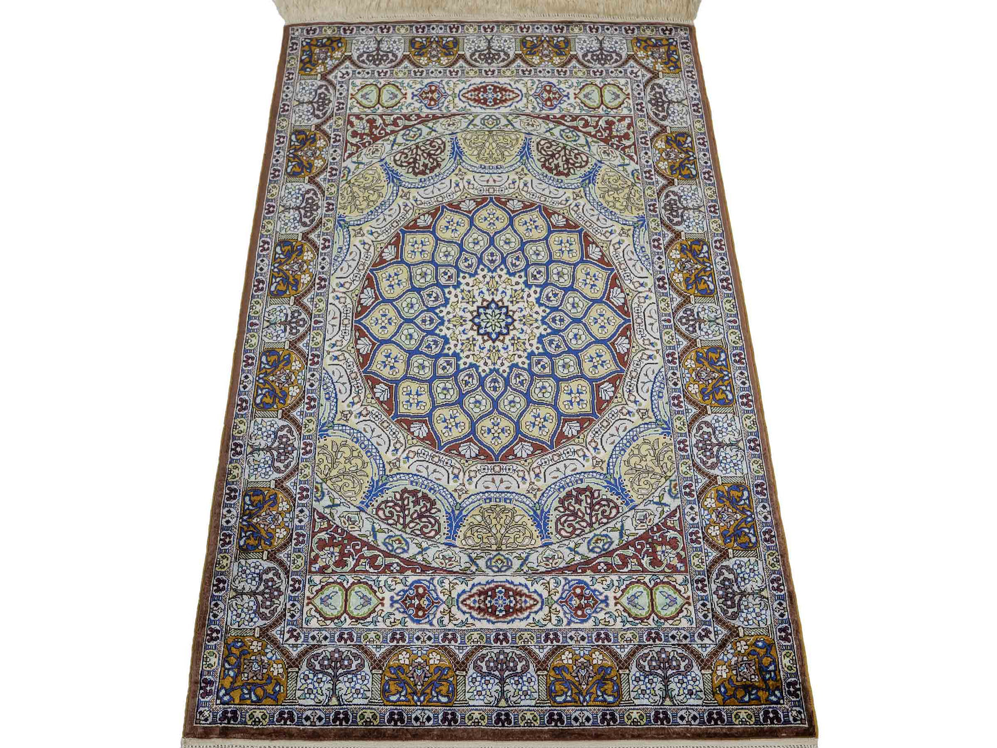 Sehr feiner, handgeknüpfter Khademi Orientteppich mit Ghom Design aus reiner Seide, braun, multicolor. 92x62 cm. Vertrieb durch Jupiter Intl.