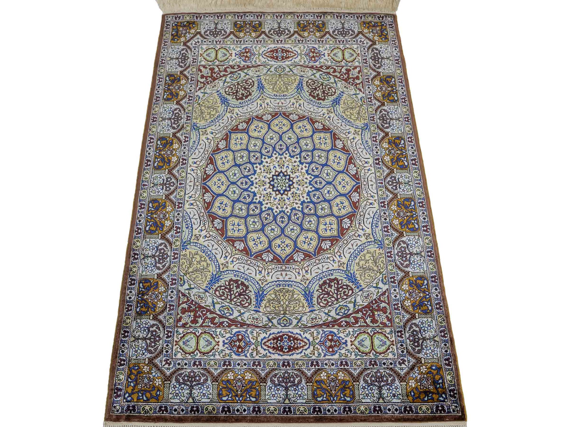Sehr feiner, handgeknüpfter Khademi Orientteppich mit Ghom Design aus reiner Seide, braun, multicolor. 92x62 cm. Vertrieb durch Jupiter Intl.