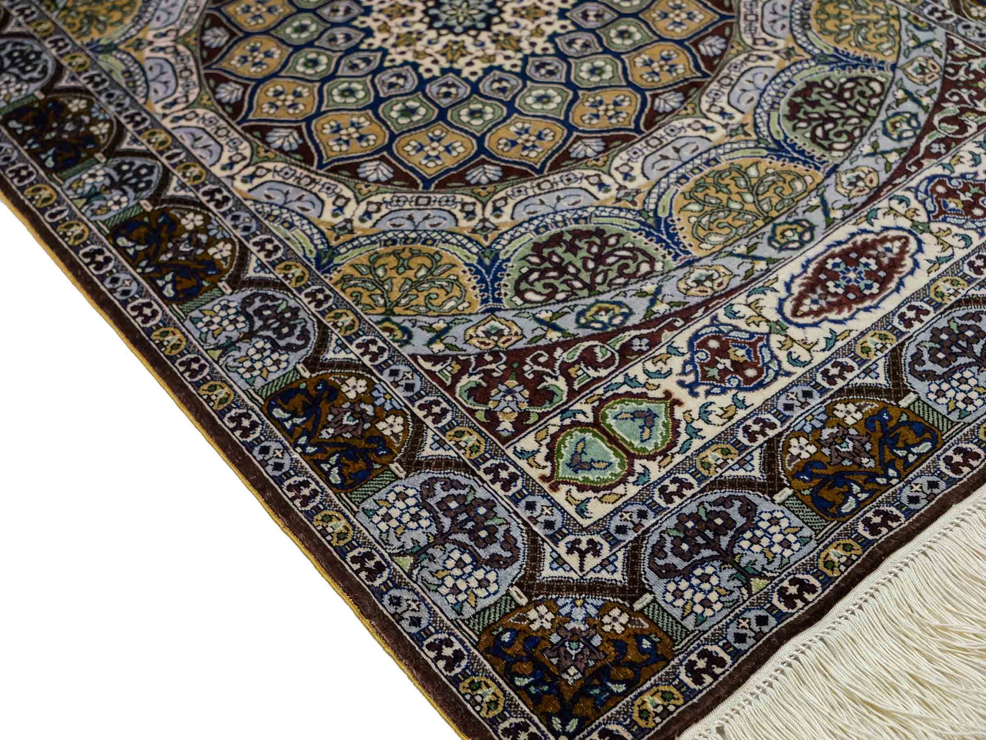 Sehr feiner, handgeknüpfter Khademi Orientteppich mit Ghom Design aus reiner Seide, braun, multicolor. 92x62 cm. Vertrieb durch Jupiter Intl.