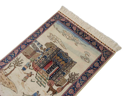Sehr feiner, handgeknüpfter Khademi Orientteppich mit Ghom Design aus reiner Seide, creme, weiß, blau. 92x63 cm. Vertrieb durch Jupiter Intl.