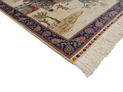 Sehr feiner, handgeknüpfter Khademi Orientteppich mit Ghom Design aus reiner Seide, creme, weiß, blau. 92x63 cm. Vertrieb durch Jupiter Intl.