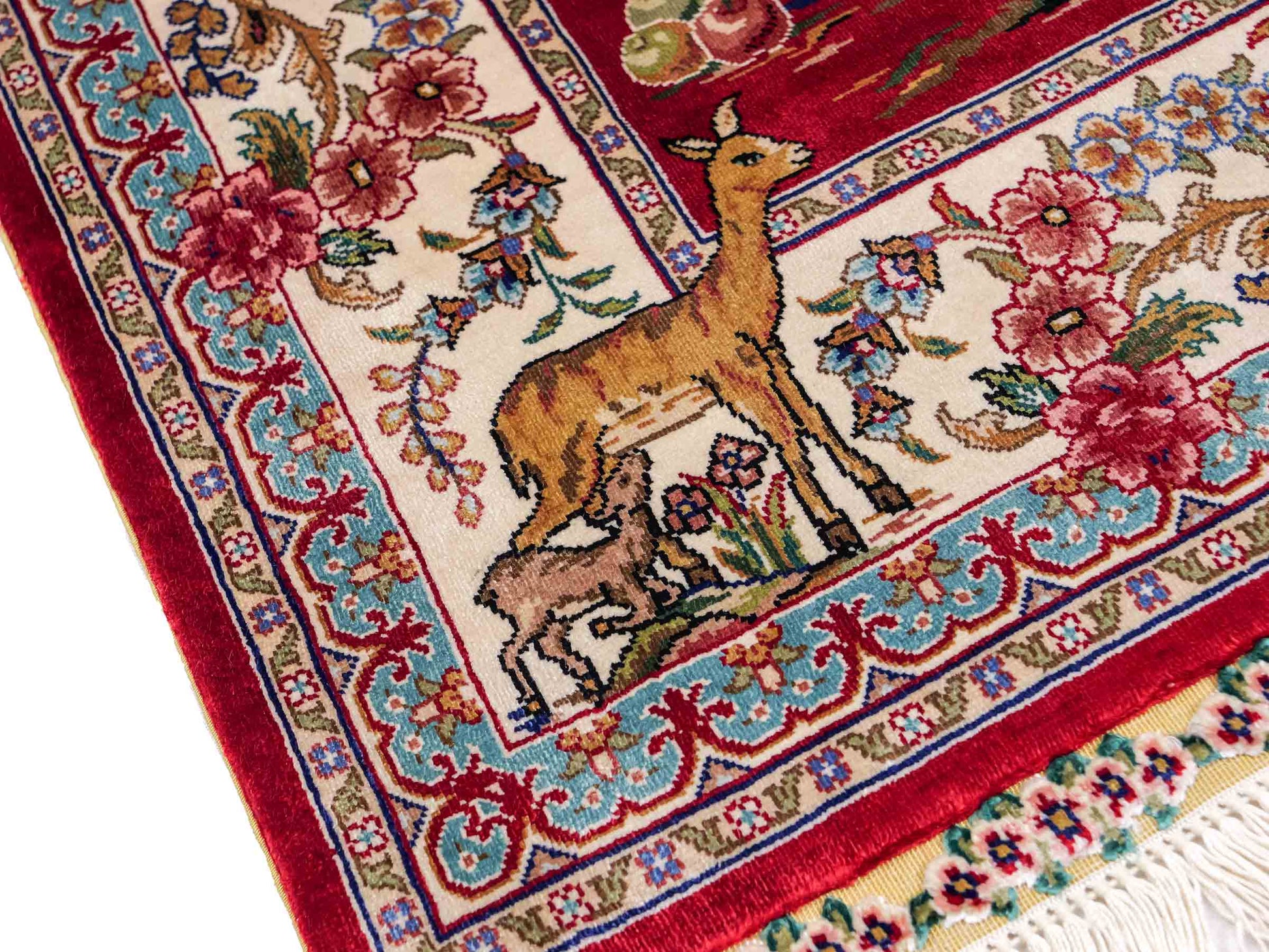 Sehr feiner, handgeknüpfter Khademi Orientteppich mit Ghom Design aus reiner Seide, rot, blau, creme. 92x63 cm. Vertrieb durch Jupiter Intl.