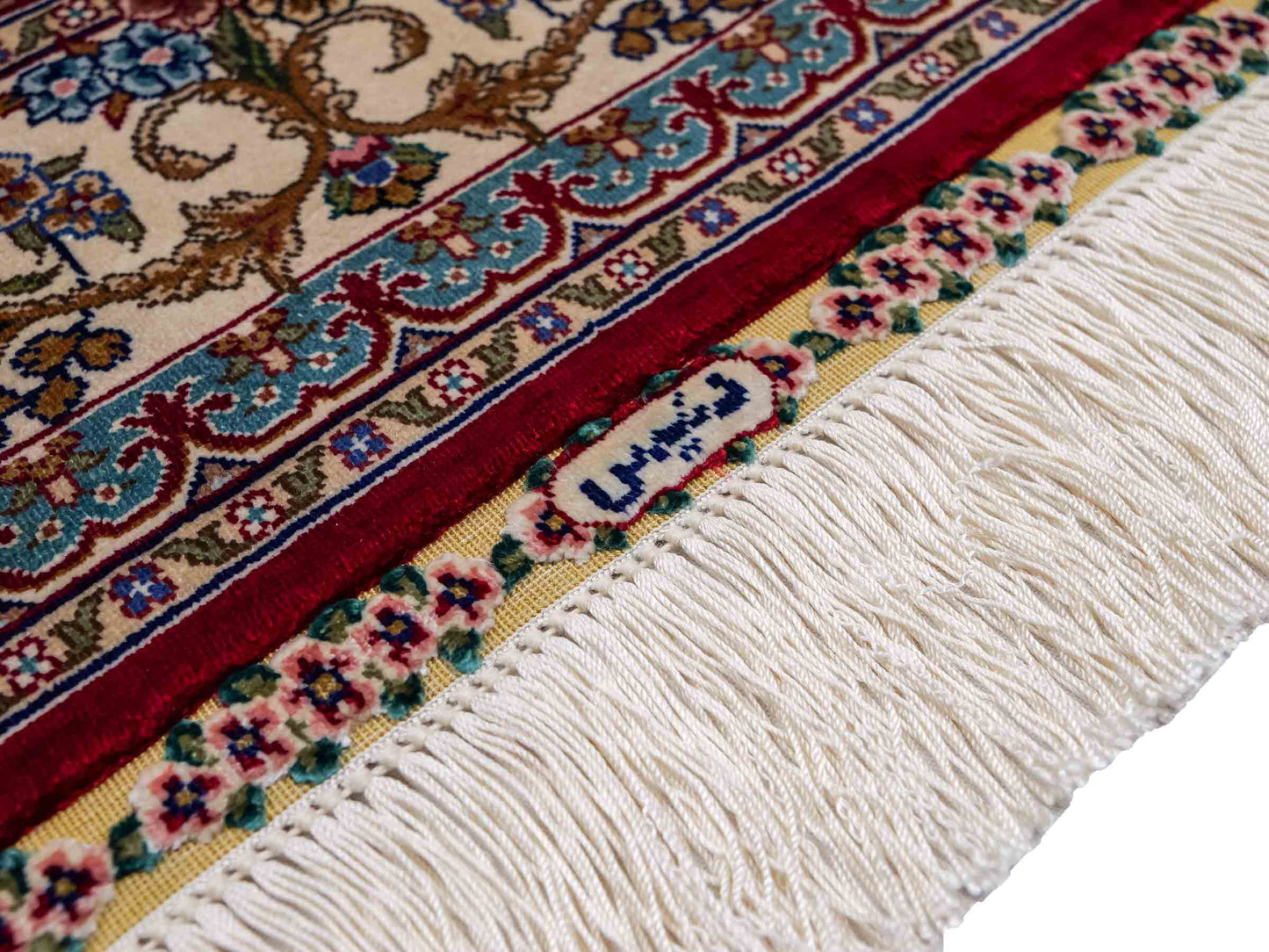 Sehr feiner, handgeknüpfter Khademi Orientteppich mit Ghom Design aus reiner Seide, rot, blau, creme. 92x63 cm. Vertrieb durch Jupiter Intl.