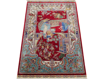 Sehr feiner, handgeknüpfter Khademi Orientteppich mit Ghom Design aus reiner Seide, rot, blau, creme. 92x63 cm. Vertrieb durch Jupiter Intl.