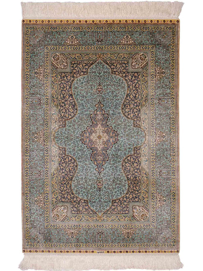 Extrem feiner, handgeknüpfter Khademi Orientteppich mit Ghom Design aus purer Seide, blau, multicolor. 92x63 cm. Vertrieb durch Jupiter Intl.