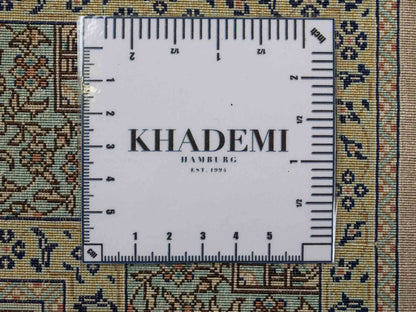 Extrem feiner, handgeknüpfter Khademi Orientteppich mit Ghom Design aus purer Seide, blau, multicolor. 92x63 cm. Vertrieb durch Jupiter Intl.