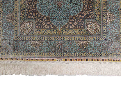 Extrem feiner, handgeknüpfter Khademi Orientteppich mit Ghom Design aus purer Seide, blau, multicolor. 92x63 cm. Vertrieb durch Jupiter Intl.