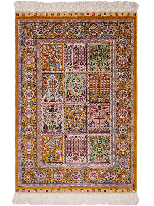 Sehr feiner, handgeknüpfter Khademi Orientteppich mit Ghom Design aus reiner Seide, braun, oliv. 93x63 cm. Vertrieb durch Jupiter Intl.