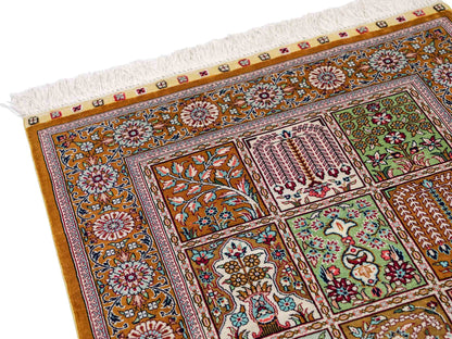 Sehr feiner, handgeknüpfter Khademi Orientteppich mit Ghom Design aus reiner Seide, braun, oliv. 93x63 cm. Vertrieb durch Jupiter Intl.