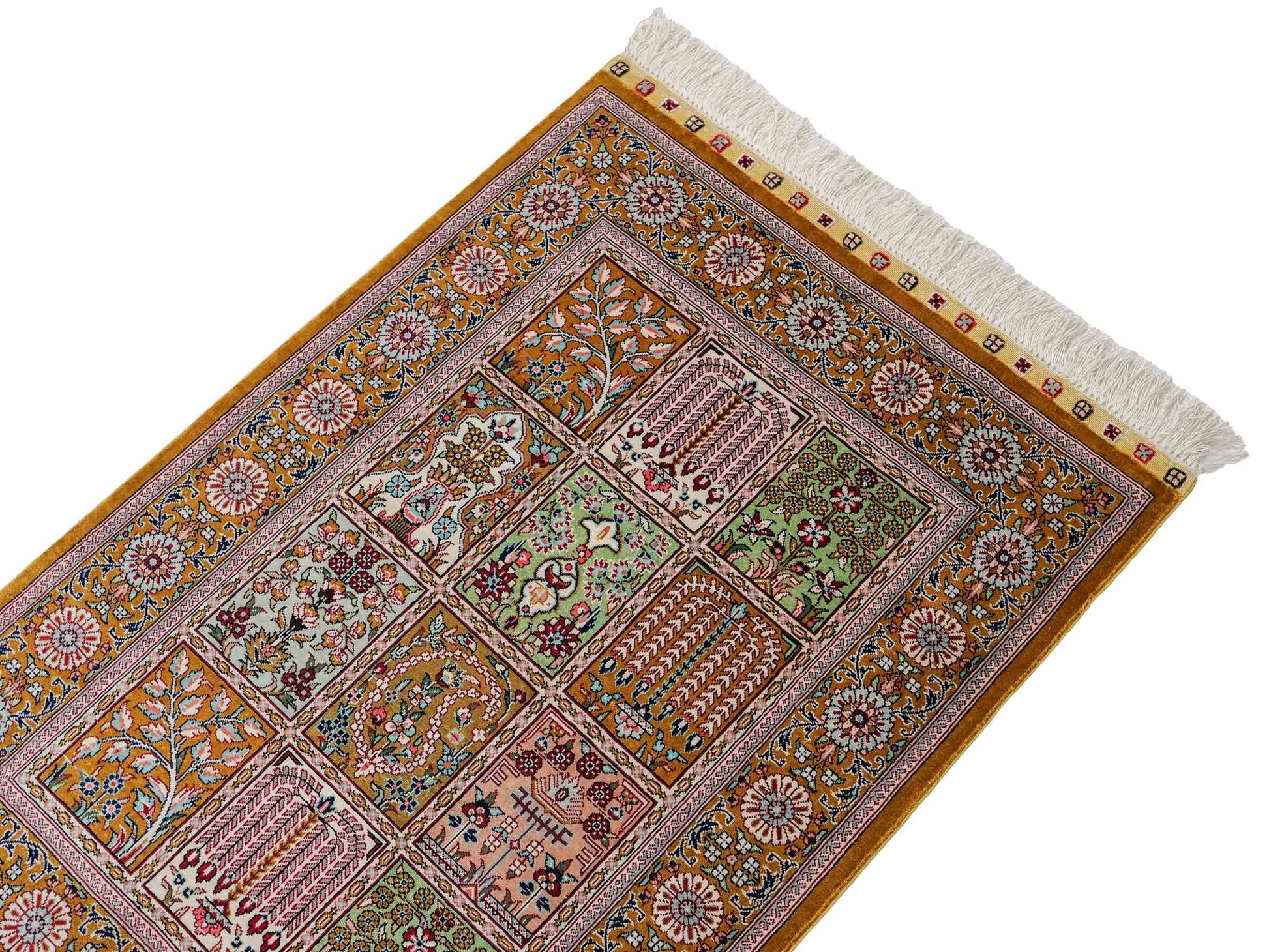 Sehr feiner, handgeknüpfter Khademi Orientteppich mit Ghom Design aus reiner Seide, braun, oliv. 93x63 cm. Vertrieb durch Jupiter Intl.