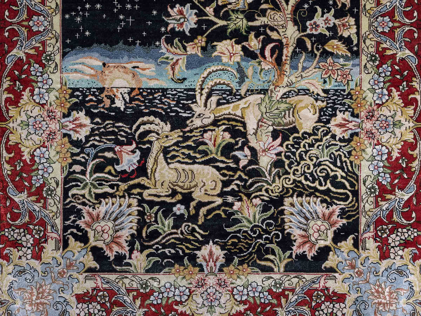 Sehr feiner, handgeknüpfter Khademi Orientteppich mit Ghom Design aus reiner Seide, schwarz, rot. 93x63 cm. Vertrieb durch Jupiter Intl.