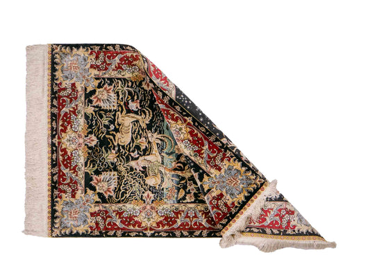 Sehr feiner, handgeknüpfter Khademi Orientteppich mit Ghom Design aus reiner Seide, schwarz, rot. 93x63 cm. Vertrieb durch Jupiter Intl.