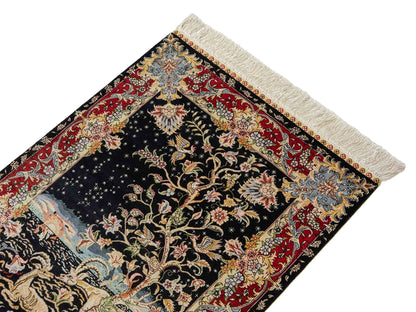 Sehr feiner, handgeknüpfter Khademi Orientteppich mit Ghom Design aus reiner Seide, schwarz, rot. 93x63 cm. Vertrieb durch Jupiter Intl.