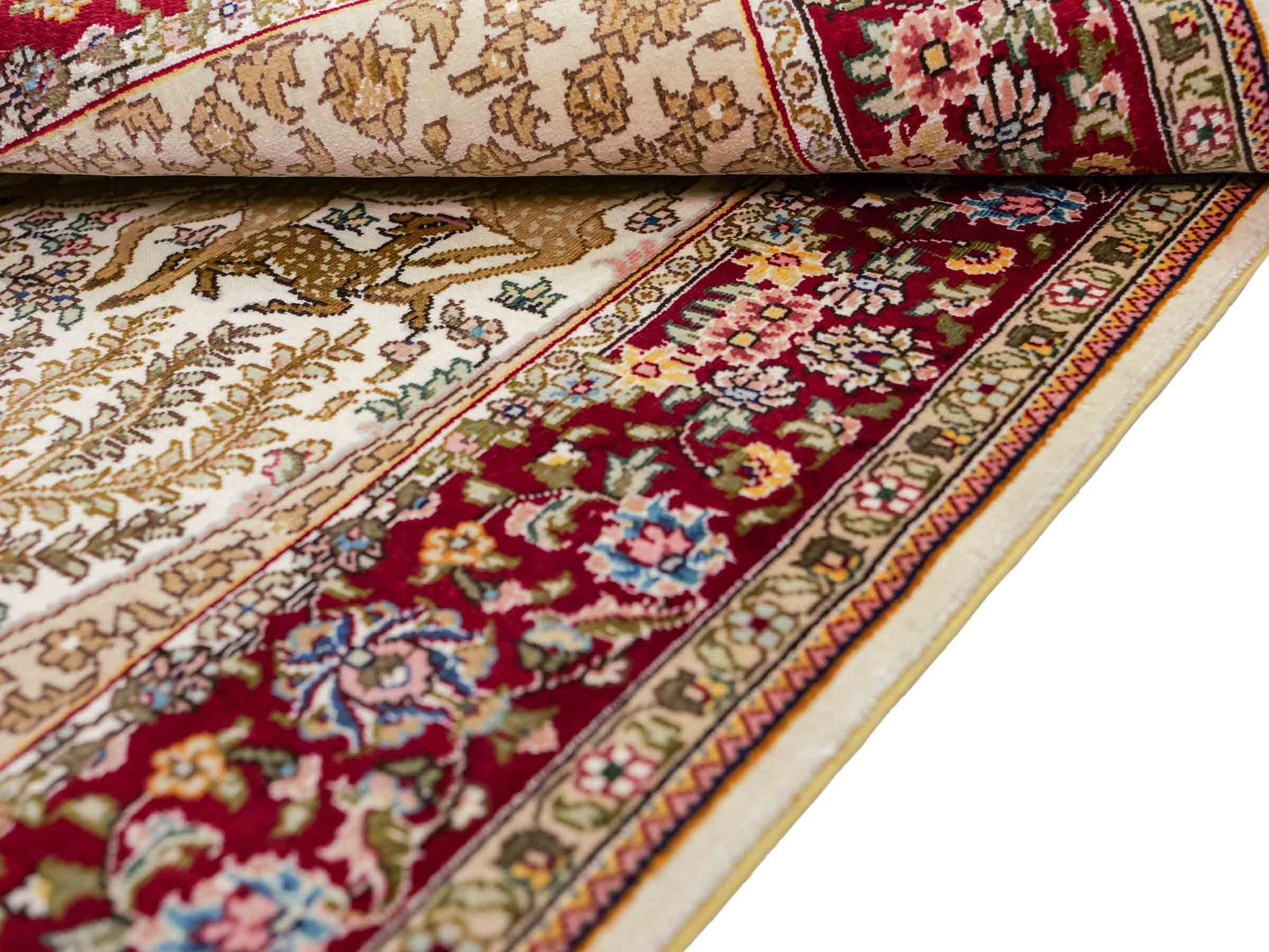 Sehr feiner, handgeknüpfter Khademi Orientteppich mit Ghom Design aus reiner Seide, creme, weiß, rot, beige. 93x63 cm. Vertrieb durch Jupiter Intl.
