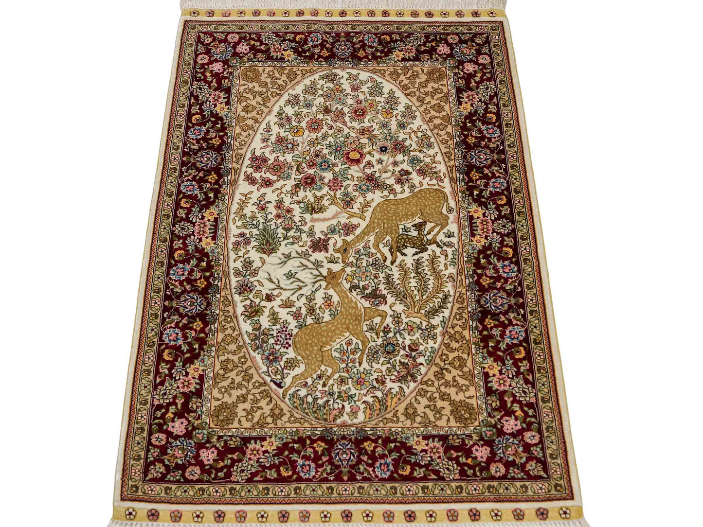 Sehr feiner, handgeknüpfter Khademi Orientteppich mit Ghom Design aus reiner Seide, creme, weiß, rot, beige. 93x63 cm. Vertrieb durch Jupiter Intl.