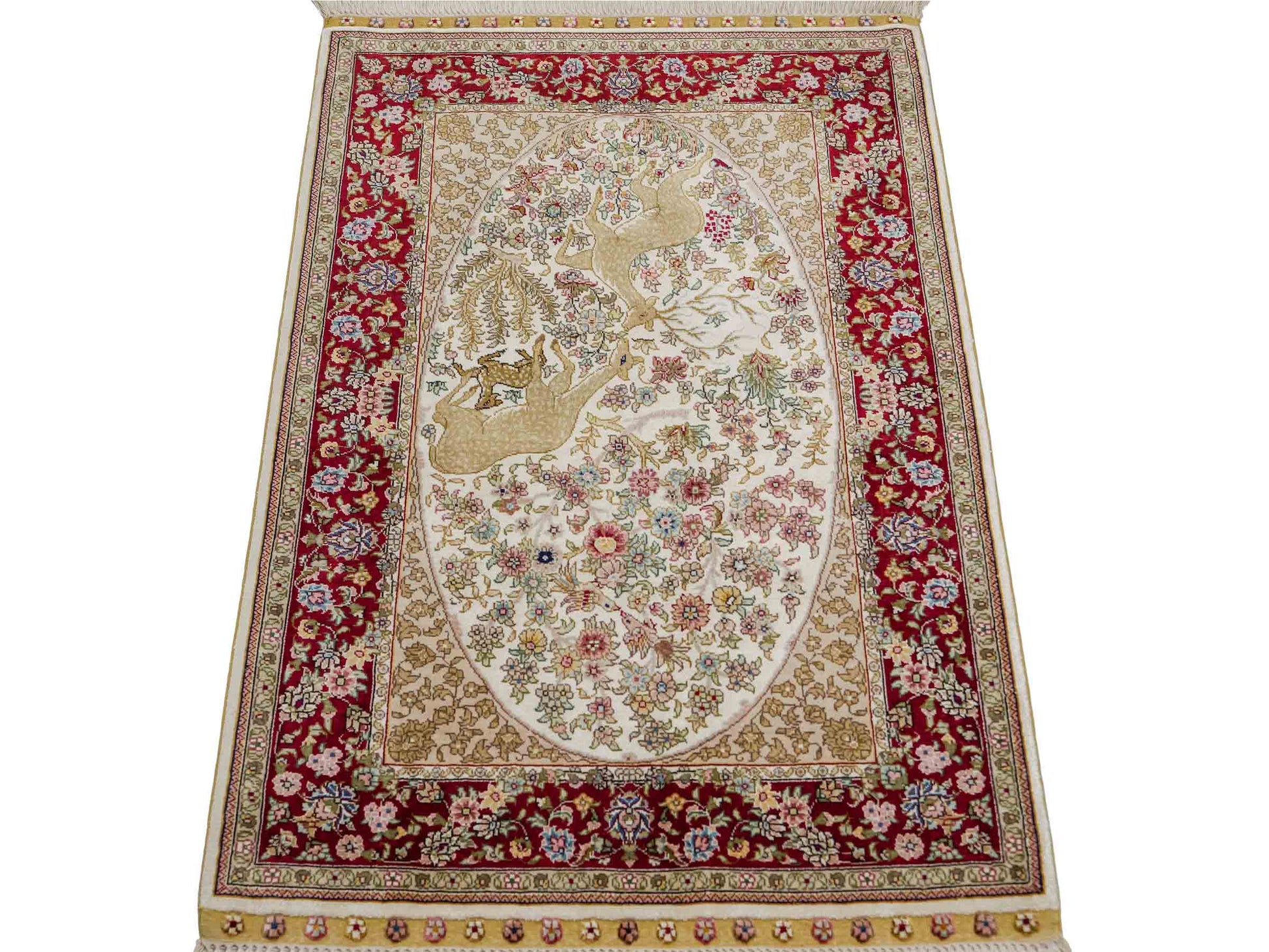 Sehr feiner, handgeknüpfter Khademi Orientteppich mit Ghom Design aus reiner Seide, creme, weiß, rot, beige. 93x63 cm. Vertrieb durch Jupiter Intl.