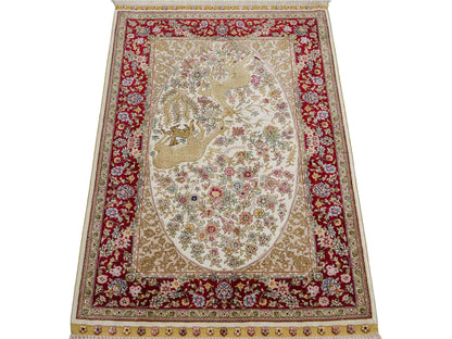 Sehr feiner, handgeknüpfter Khademi Orientteppich mit Ghom Design aus reiner Seide, creme, weiß, rot, beige. 93x63 cm. Vertrieb durch Jupiter Intl.