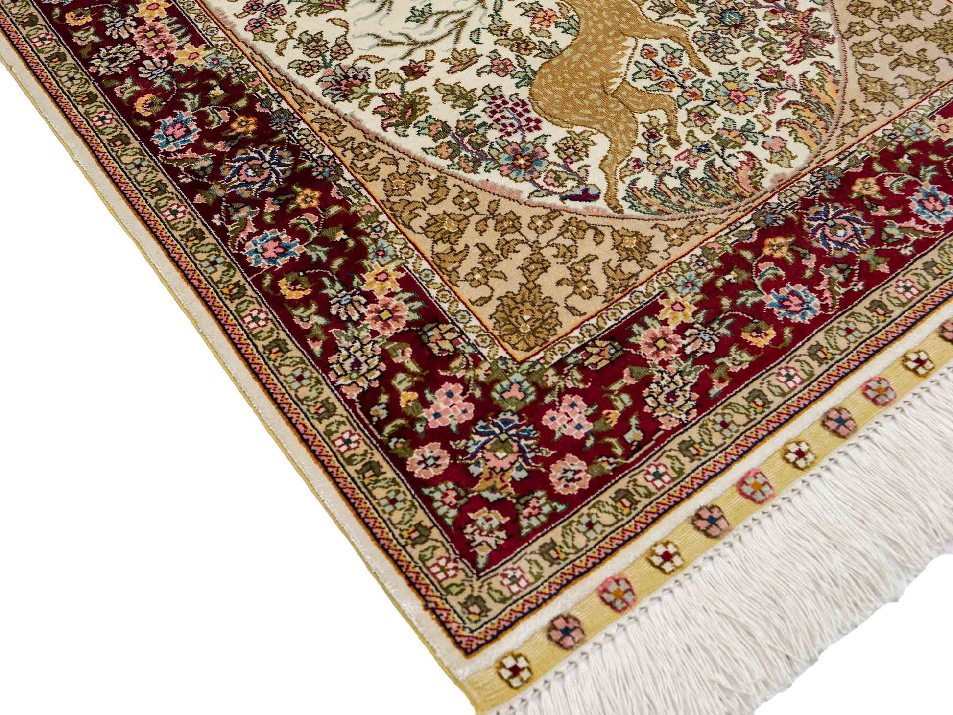Sehr feiner, handgeknüpfter Khademi Orientteppich mit Ghom Design aus reiner Seide, creme, weiß, rot, beige. 93x63 cm. Vertrieb durch Jupiter Intl.