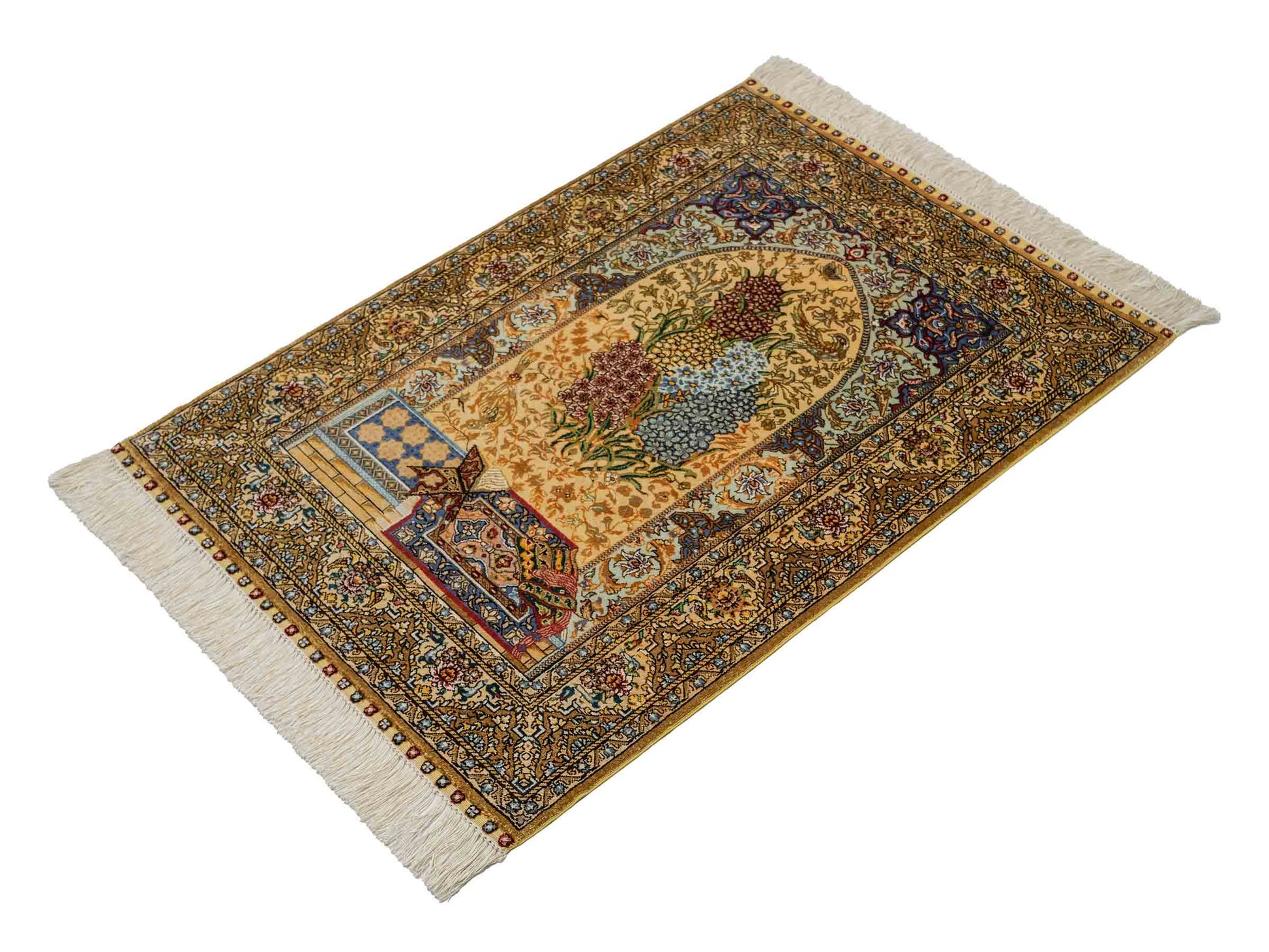 Sehr feiner, handgeknüpfter Khademi Orientteppich mit Ghom Design aus reiner Seide, gold, beige, blau. 93x63 cm. Vertrieb durch Jupiter Intl.
