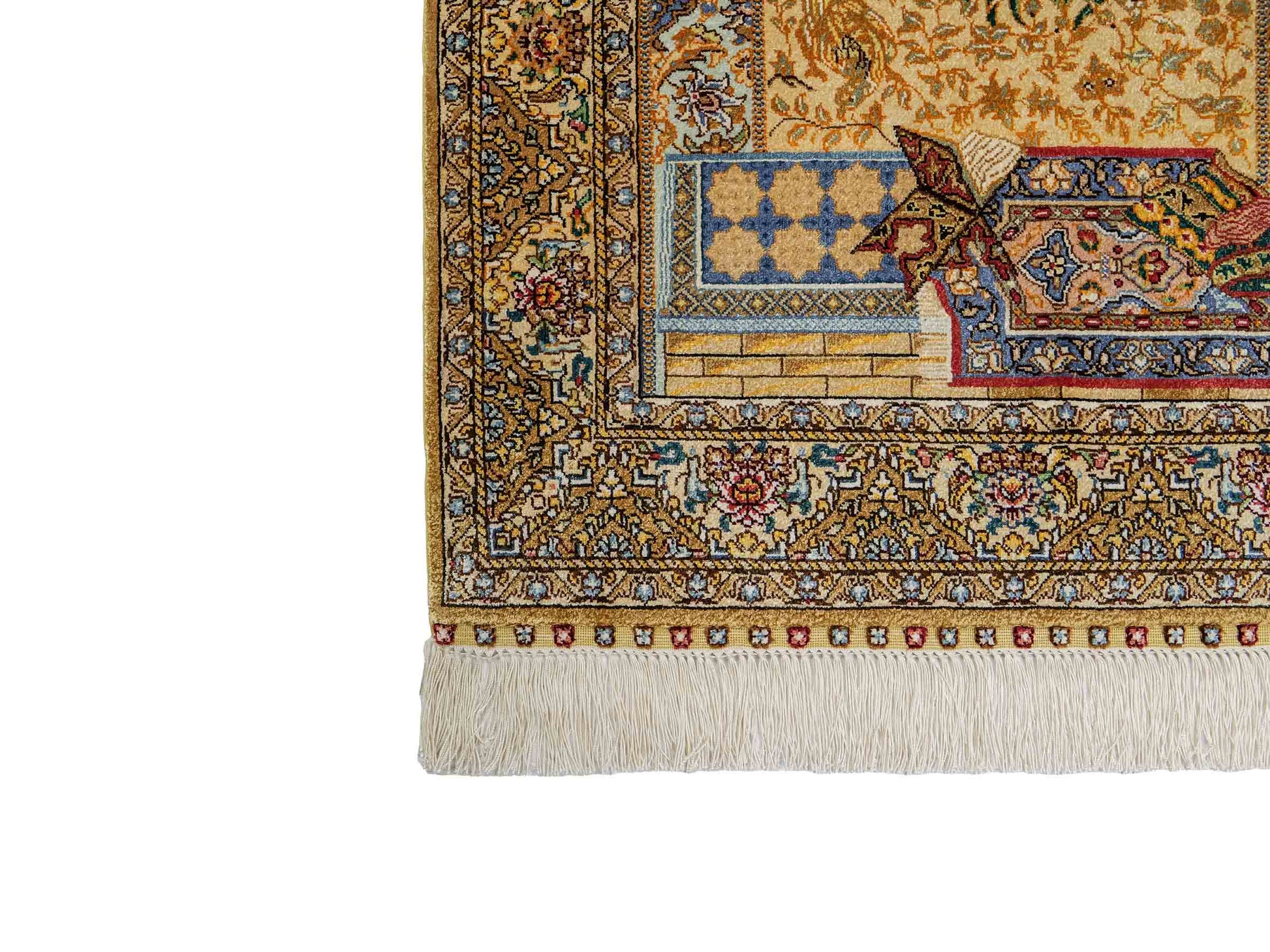 Sehr feiner, handgeknüpfter Khademi Orientteppich mit Ghom Design aus reiner Seide, gold, beige, blau. 93x63 cm. Vertrieb durch Jupiter Intl.