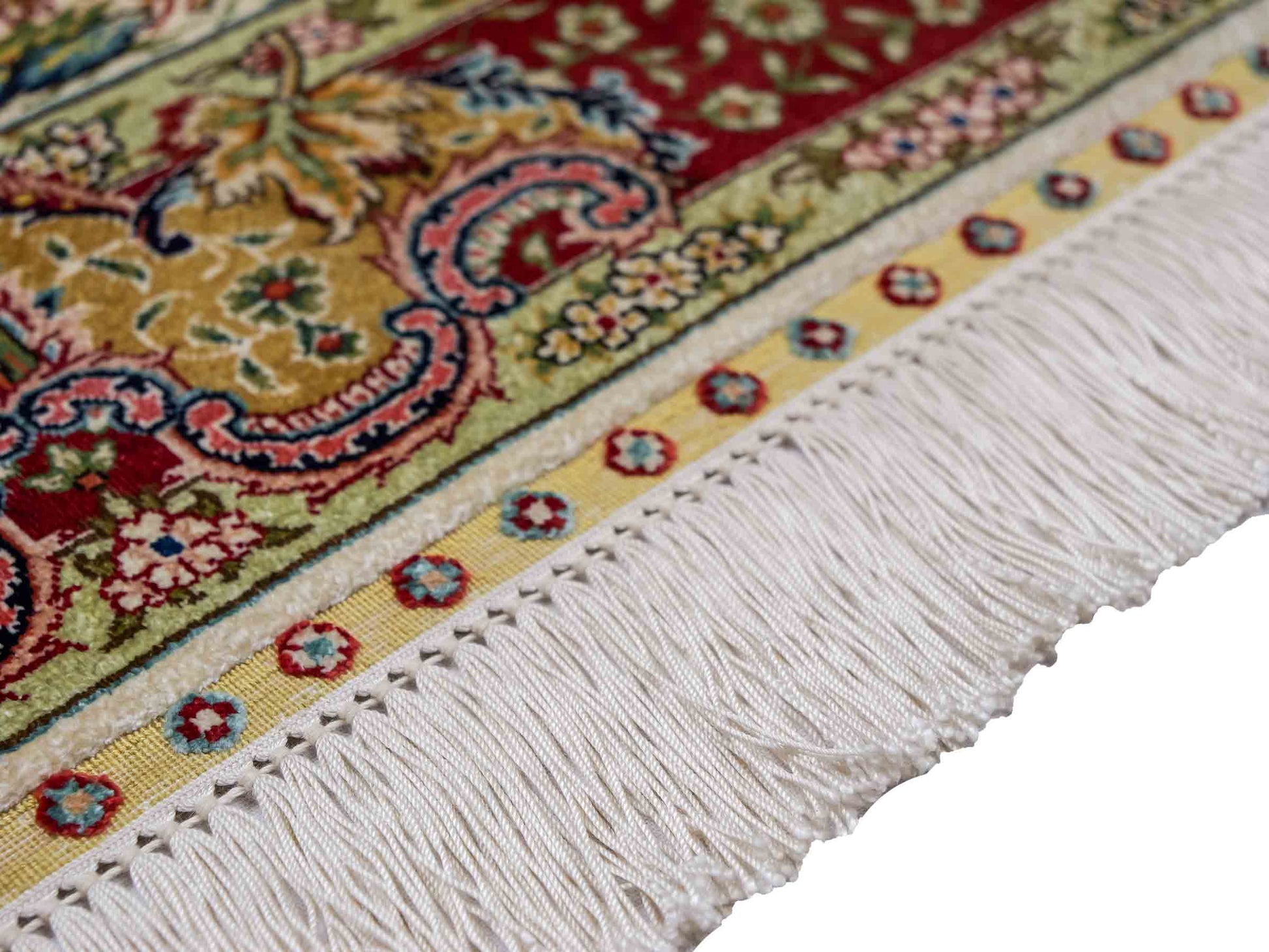 Sehr feiner, handgeknüpfter Khademi Orientteppich mit Ghom Design aus reiner Seide, gold, creme, weiß, rot, beige. 94x62 cm. Vertrieb durch Jupiter Intl.