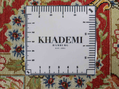 Sehr feiner, handgeknüpfter Khademi Orientteppich mit Ghom Design aus reiner Seide, gold, creme, weiß, rot, beige. 94x62 cm. Vertrieb durch Jupiter Intl.