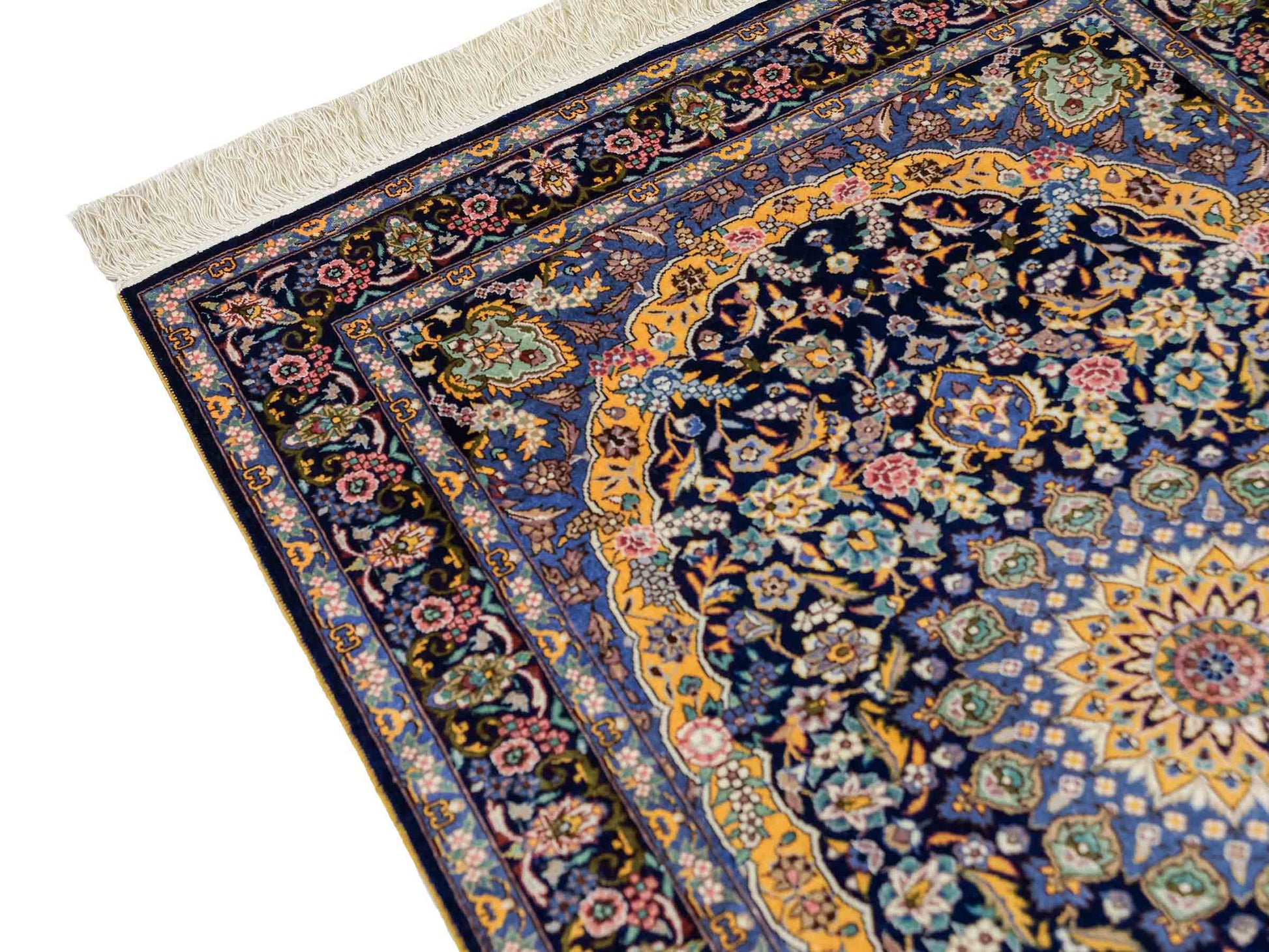 Sehr feiner, handgeknüpfter Khademi Orientteppich mit Ghom Design aus reiner Seide, blau, gelb. 95x62 cm. Vertrieb durch Jupiter Intl.