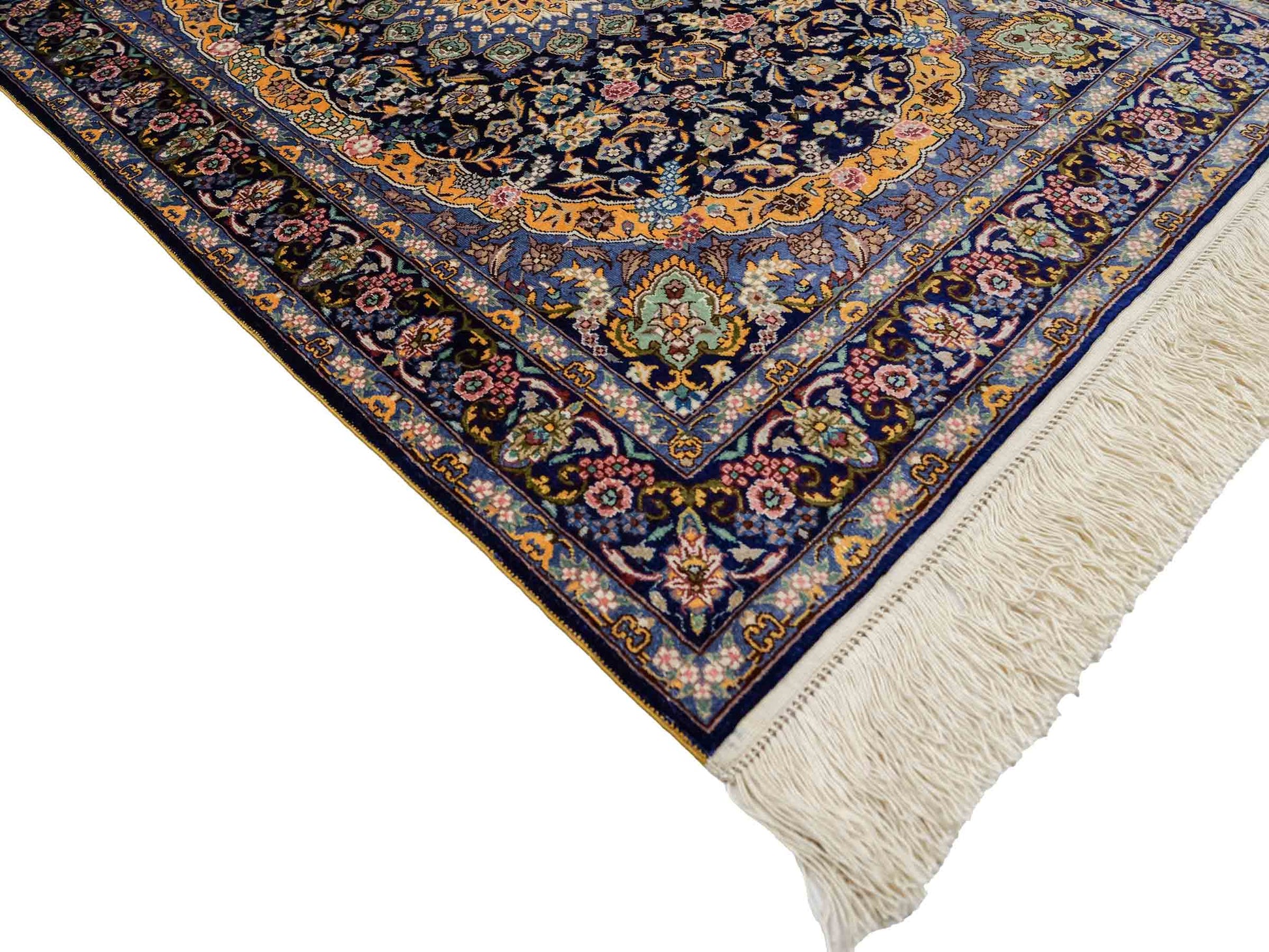 Sehr feiner, handgeknüpfter Khademi Orientteppich mit Ghom Design aus reiner Seide, blau, gelb. 95x62 cm. Vertrieb durch Jupiter Intl.
