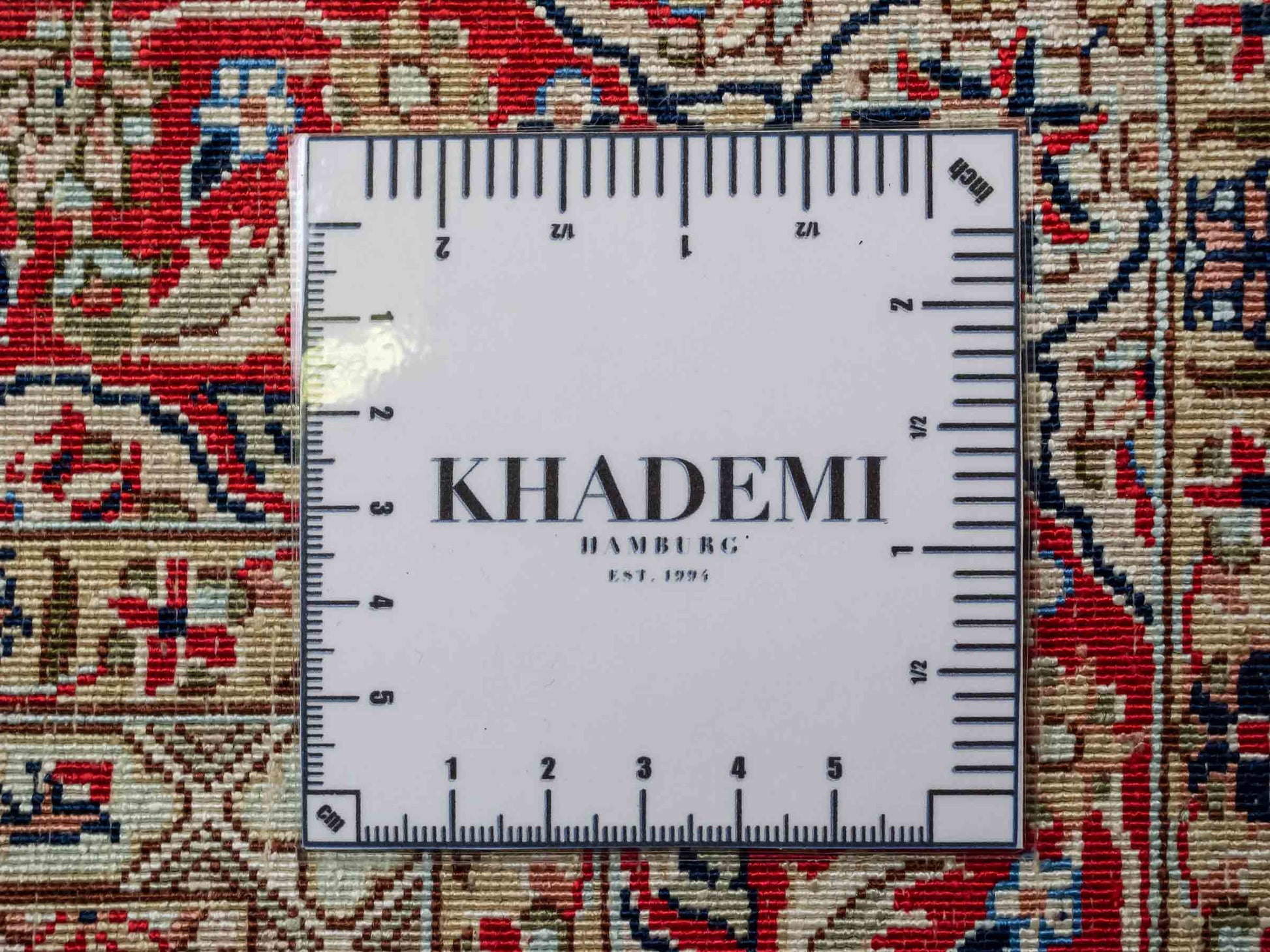 Sehr feiner, handgeknüpfter Khademi Orientteppich mit Ghom Design aus reiner Seide, blau, multicolor. 95x62 cm. Vertrieb durch Jupiter Intl.