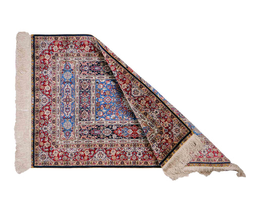 Sehr feiner, handgeknüpfter Khademi Orientteppich mit Ghom Design aus reiner Seide, blau, multicolor. 95x62 cm. Vertrieb durch Jupiter Intl.