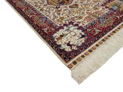 Sehr feiner, handgeknüpfter Khademi Orientteppich mit Ghom Design aus reiner Seide, creme, weiß, rot. 95x63 cm. Vertrieb durch Jupiter Intl.