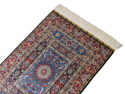 Sehr feiner, handgeknüpfter Khademi Orientteppich mit Ghom Design aus reiner Seide, blau,  multicolor. 96x62 cm. Vertrieb durch Jupiter Intl.
