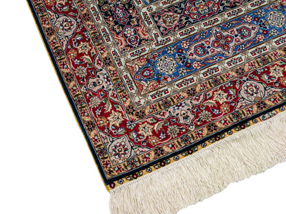 Sehr feiner, handgeknüpfter Khademi Orientteppich mit Ghom Design aus reiner Seide, blau,  multicolor. 96x62 cm. Vertrieb durch Jupiter Intl.
