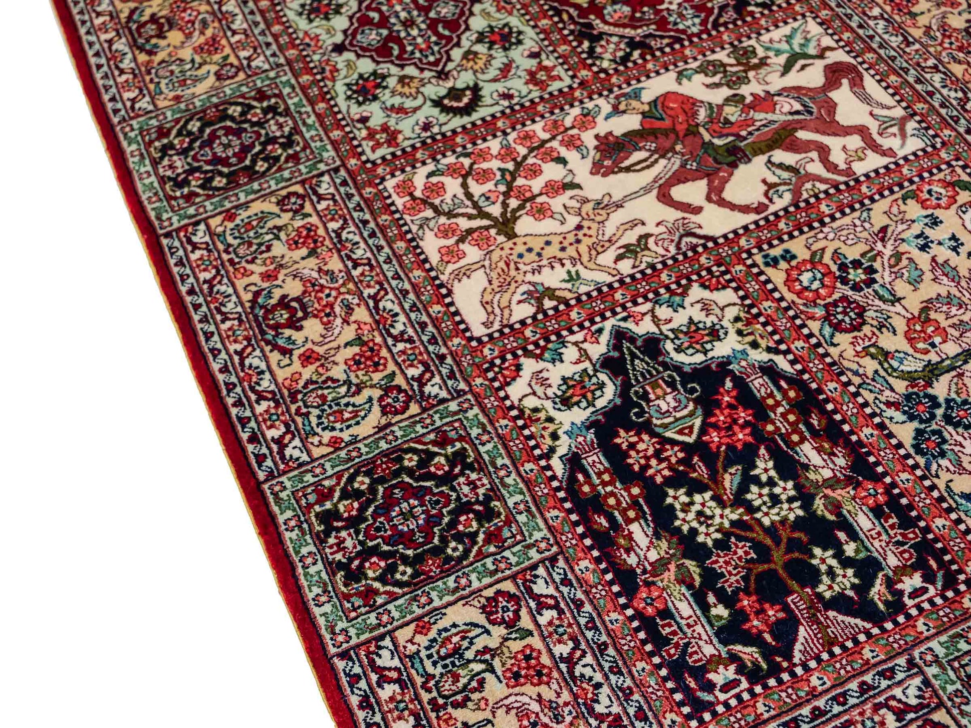 Sehr feiner, handgeknüpfter Khademi Orientteppich mit Ghom Design aus reiner Seide, rot, multicolor. 97x64 cm. Vertrieb durch Jupiter Intl.