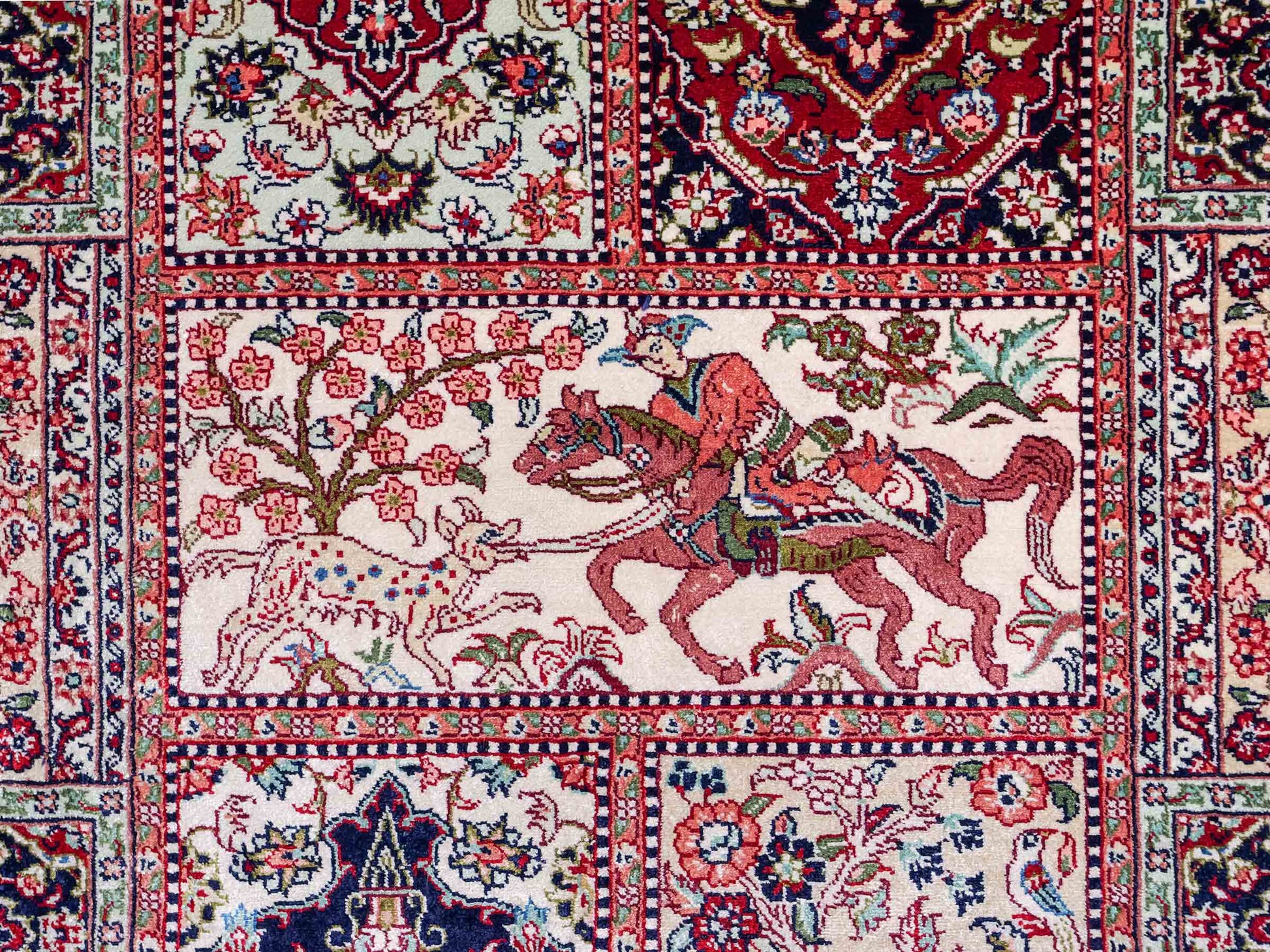 Sehr feiner, handgeknüpfter Khademi Orientteppich mit Ghom Design aus reiner Seide, rot, multicolor. 97x64 cm. Vertrieb durch Jupiter Intl.