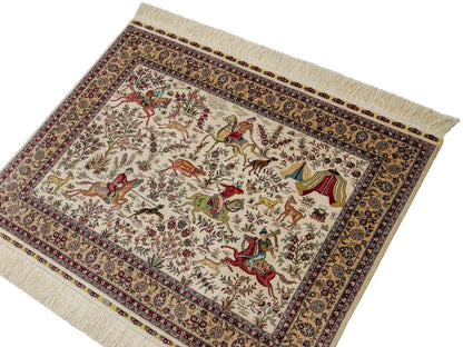 Extrem feiner, handgeknüpfter Khademi Ghom Orientteppich aus purer Seide, weiß, creme. 97x75 cm. Verkauf durch Jupiter Intl.
