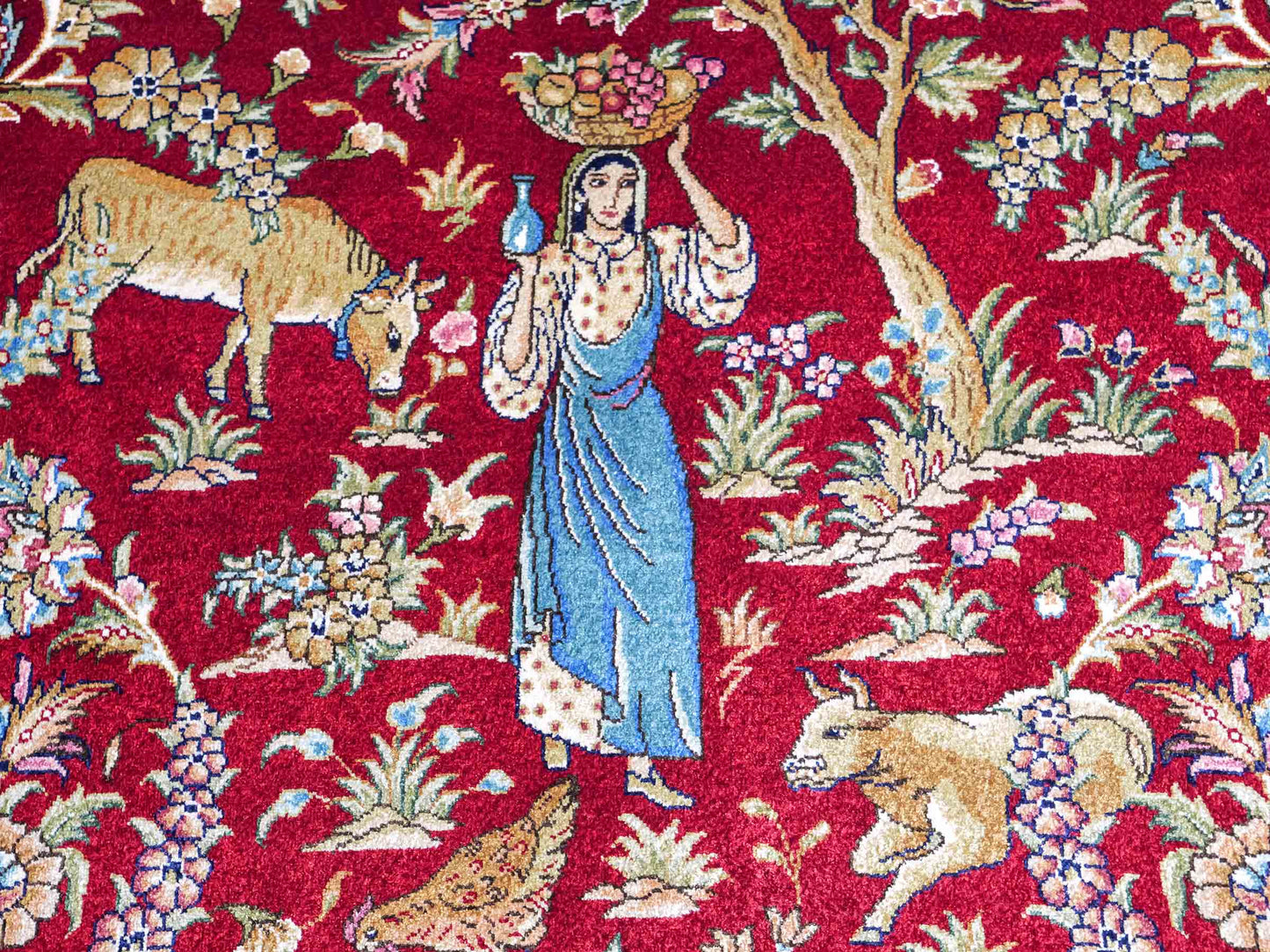 Sehr feiner, handgeknüpfter Khademi Orientteppich mit Hereke Design aus reiner Seide, rot, blau. Vertrieb durch Jupiter Intl.