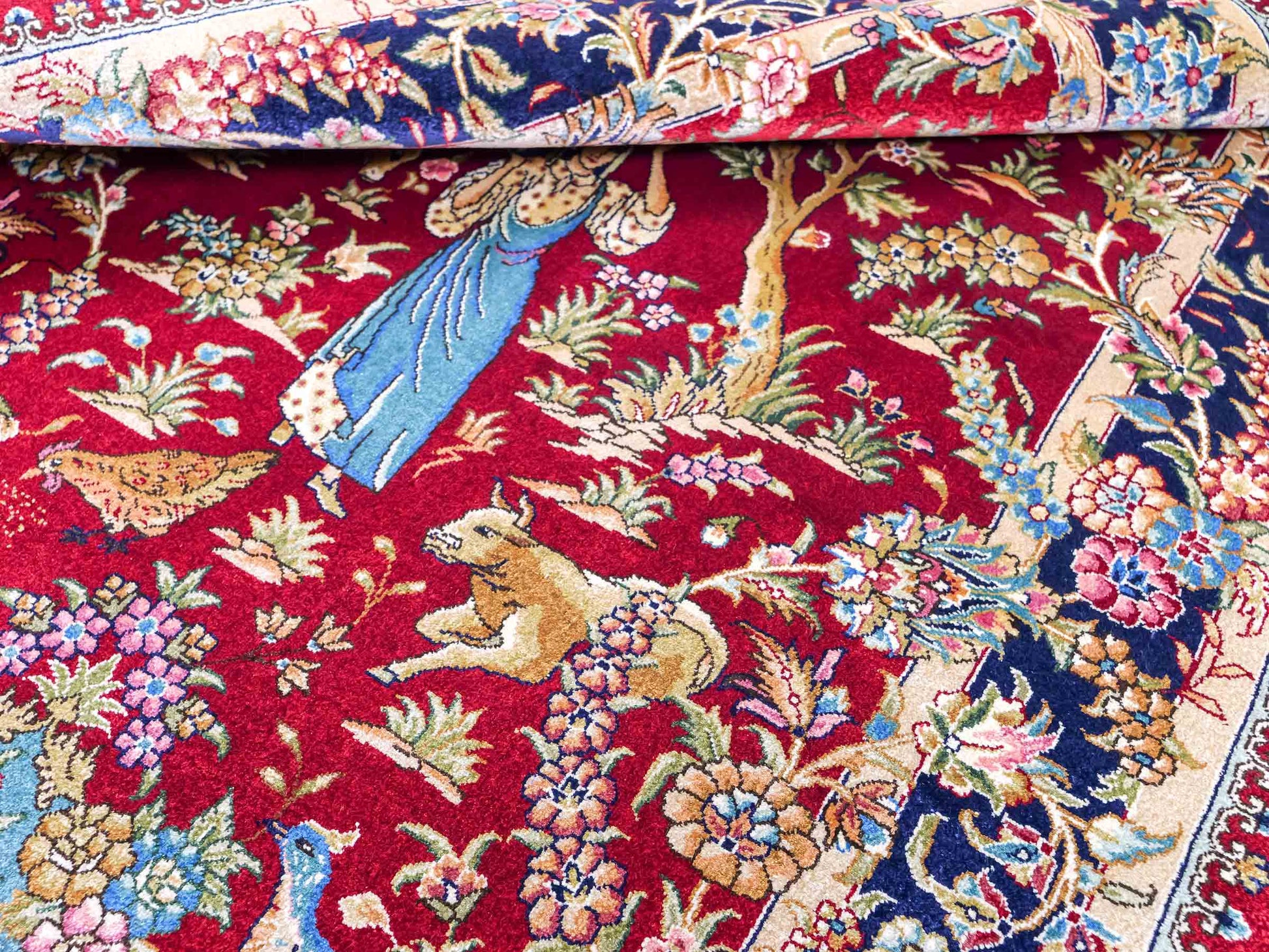 Sehr feiner, handgeknüpfter Khademi Orientteppich mit Hereke Design aus reiner Seide, rot, blau. Vertrieb durch Jupiter Intl.