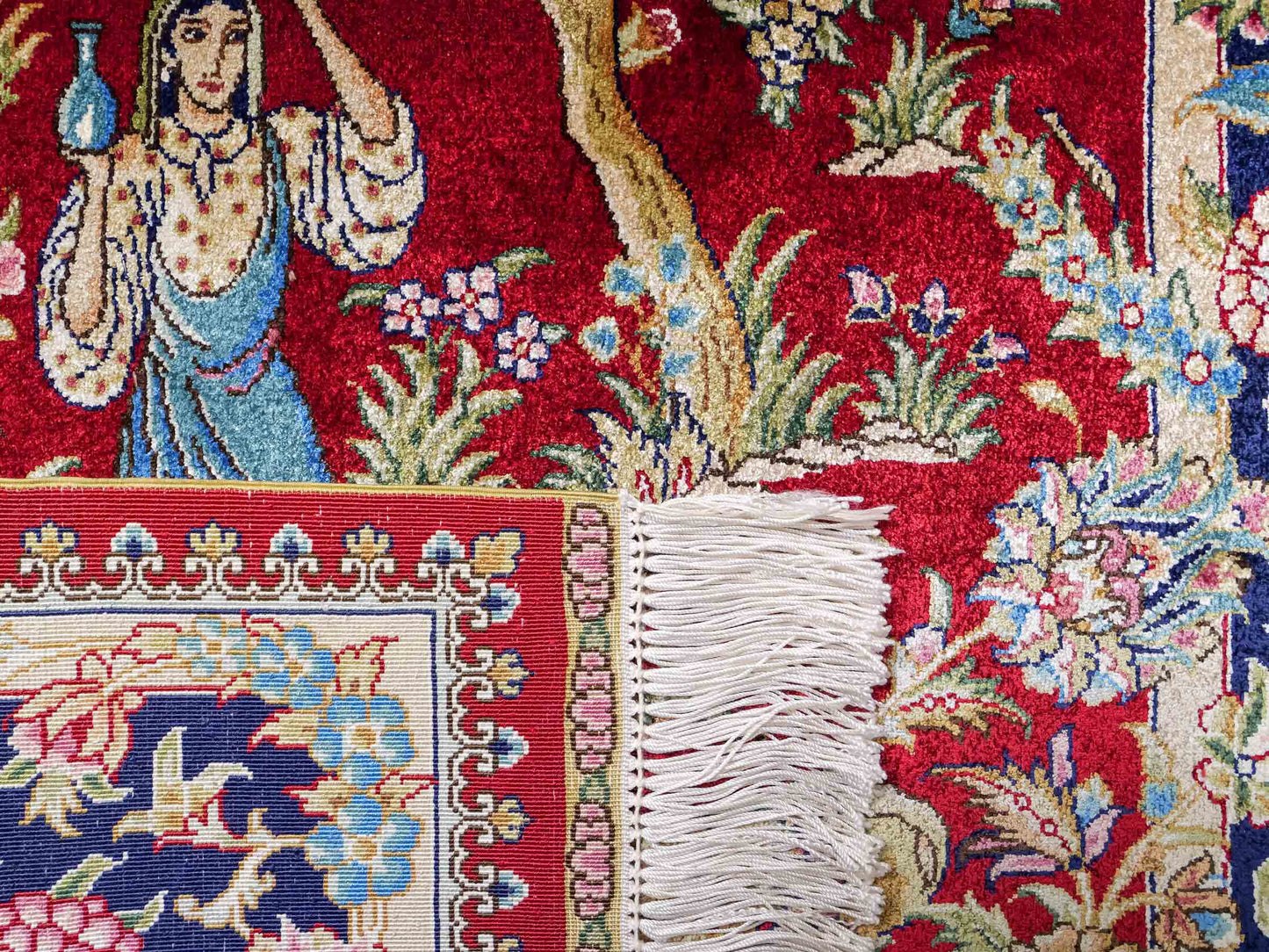 Sehr feiner, handgeknüpfter Khademi Orientteppich mit Hereke Design aus reiner Seide, rot, blau. Vertrieb durch Jupiter Intl.