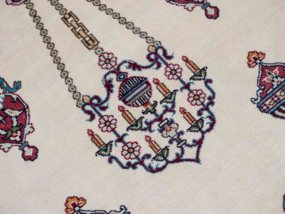 Sehr feiner, handgeknüpfter Khademi Orientteppich mit Hereke Design aus reiner Seide, rot, creme. 121x78 cm. Vertrieb durch Jupiter Intl.