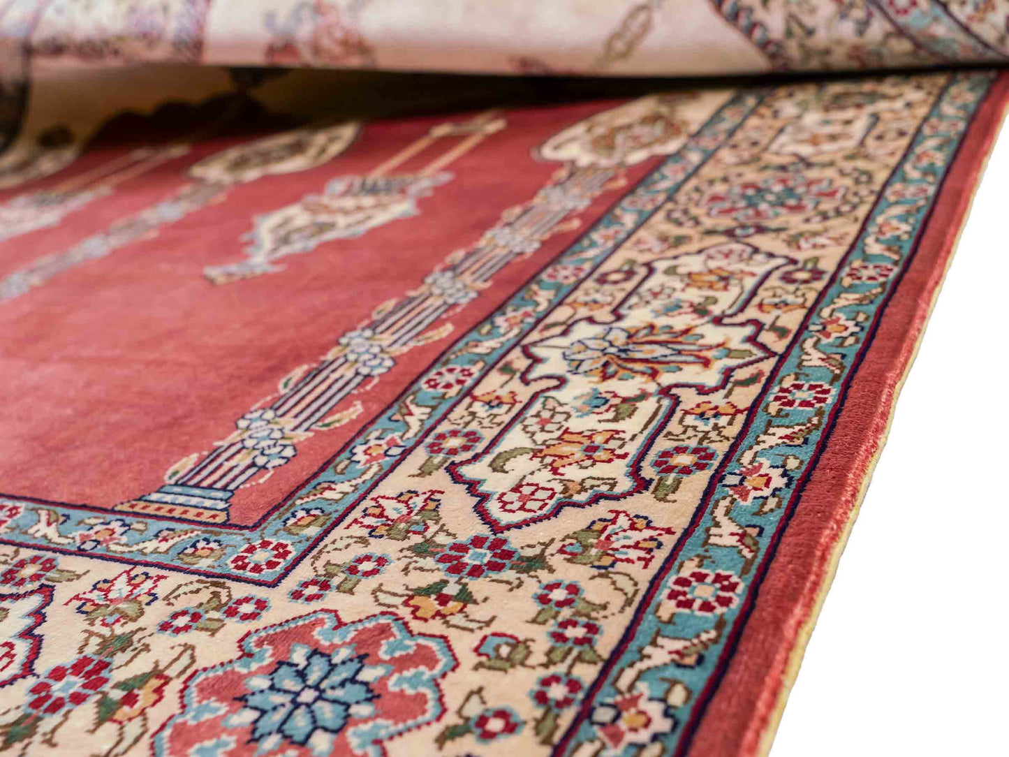 Sehr feiner, handgeknüpfter Khademi Orientteppich mit Hereke Design aus reiner Seide, rot, creme. 121x78 cm. Vertrieb durch Jupiter Intl.
